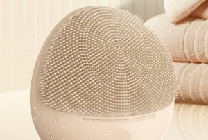 Close detail of MR-2369 Thermal Silicone Facial bristles
