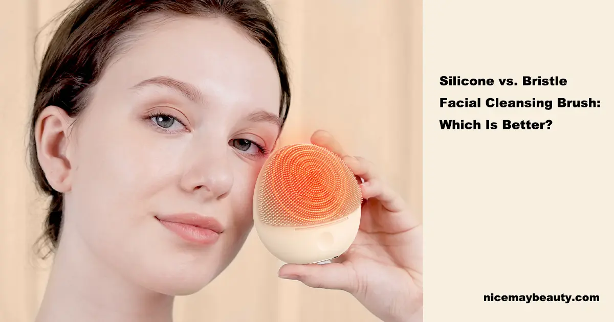 Brosse nettoyante faciale en silicone vs brosse à poils